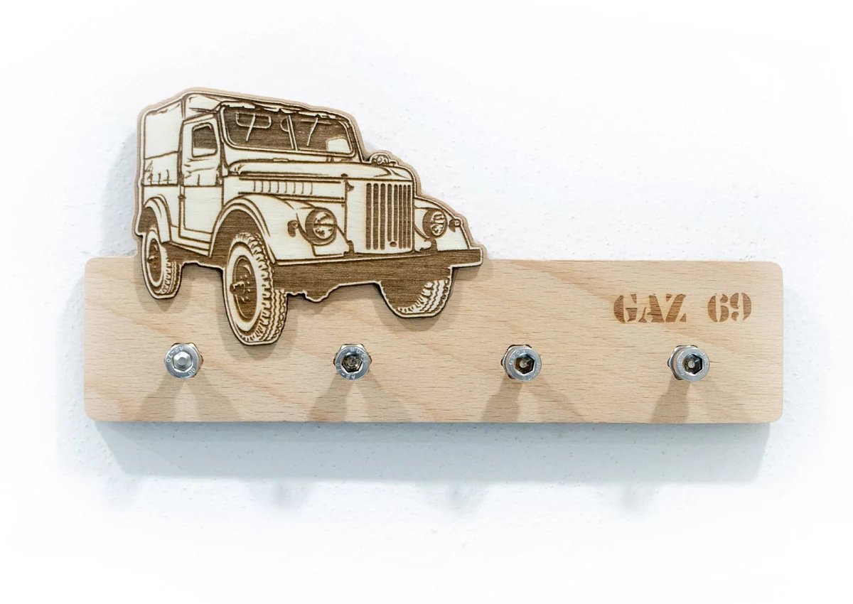 Drewniany wieszak na klucze GAZ 69