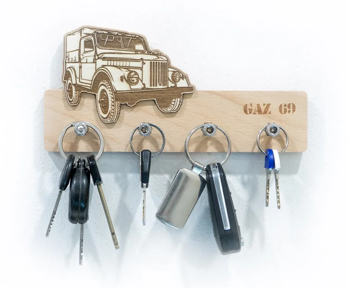 Drewniany wieszak na klucze GAZ 69