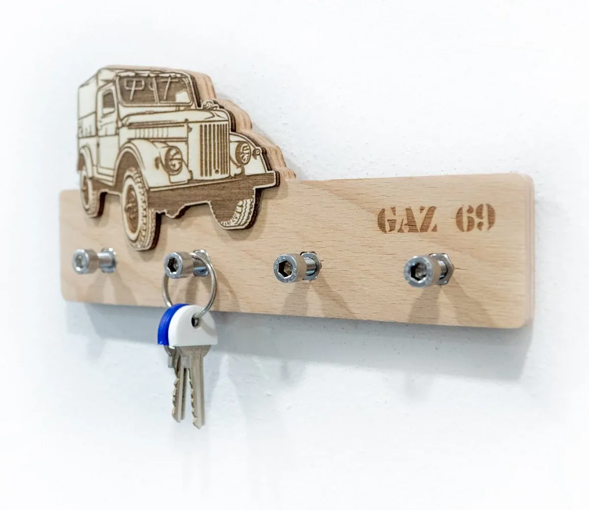 Drewniany wieszak na klucze GAZ 69