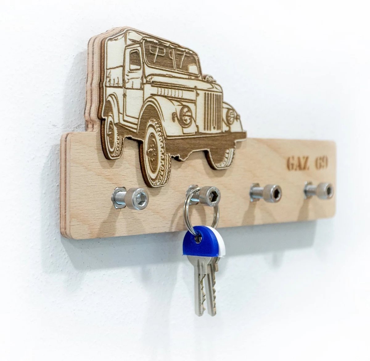 Drewniany wieszak na klucze GAZ 69