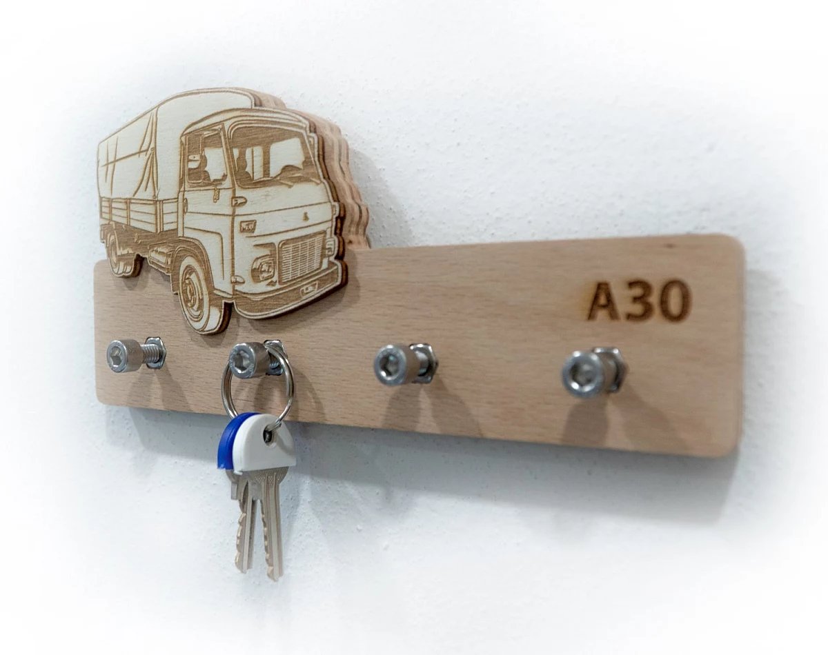 Drewniany wieszak na klucze Avia A30