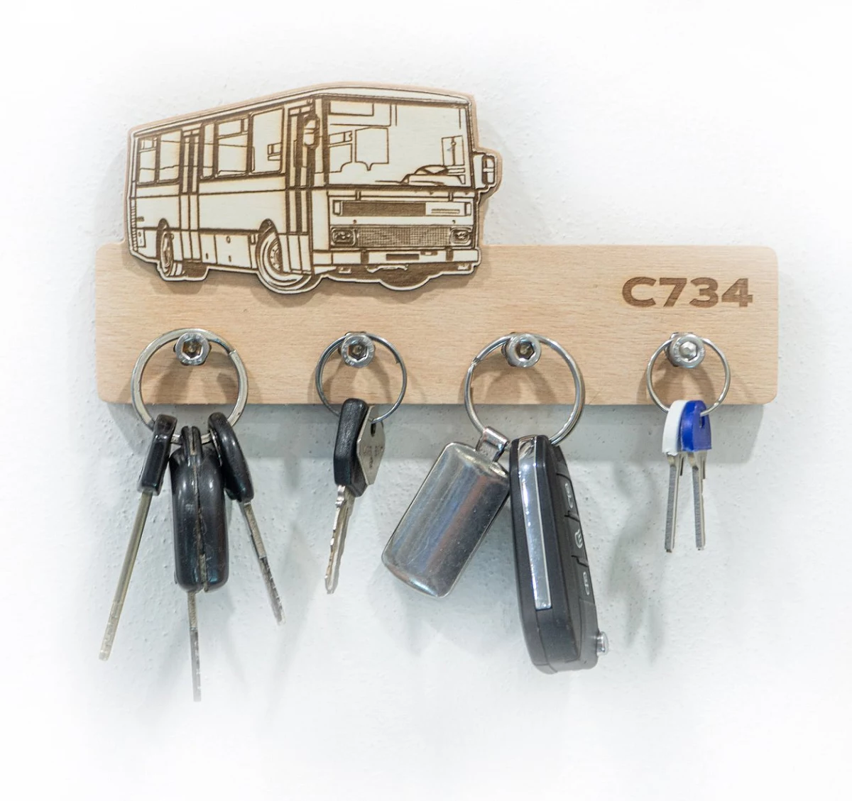 Drewniany wieszak na klucze autobus C734