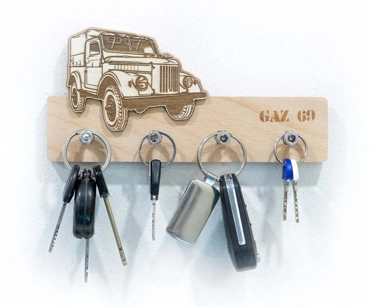 Drewniany wieszak na klucze GAZ 69